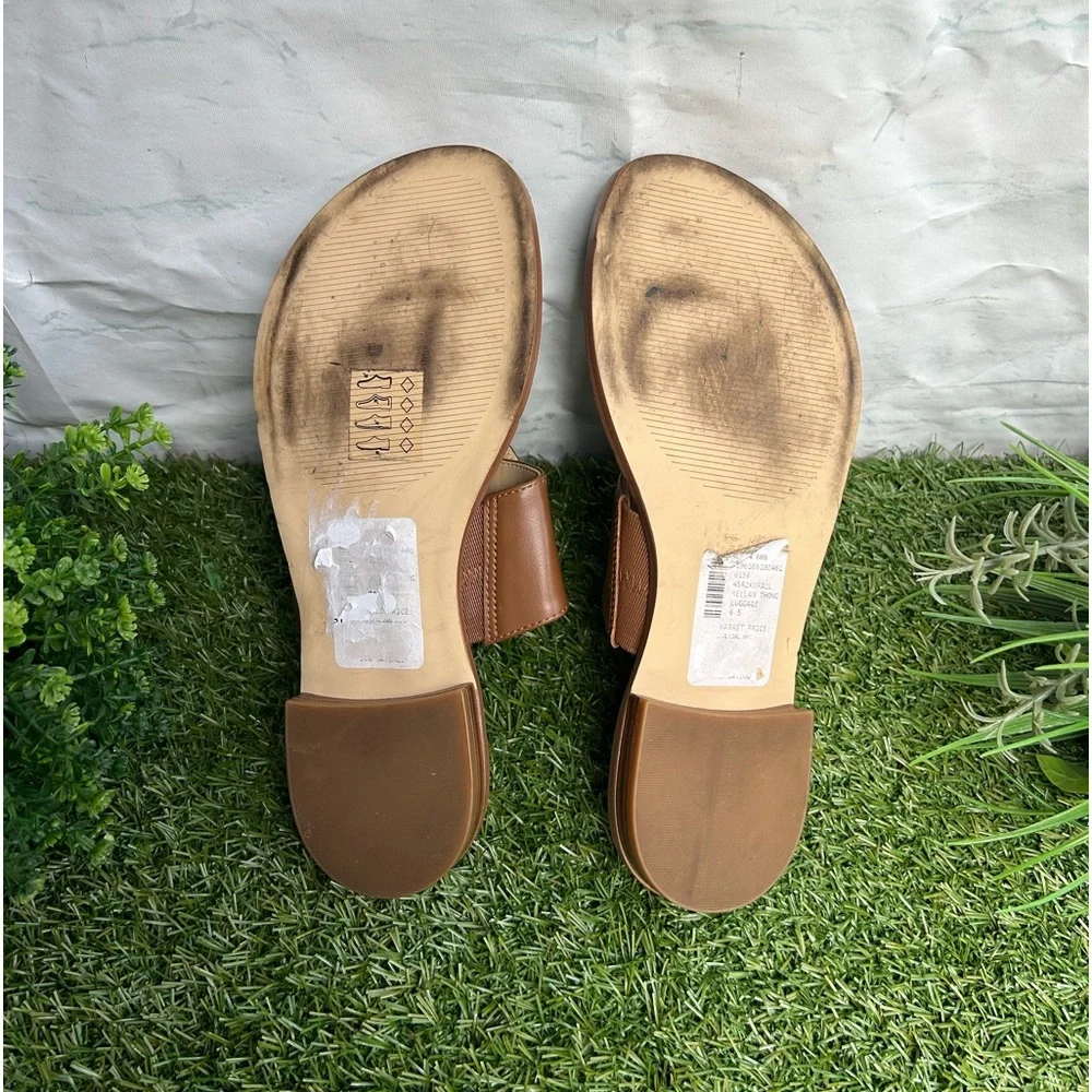Michael Kors Kellan Thong Luggage 6.5 Brown Leather Sandals with Gold Buckle